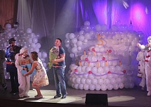 Надписи и фигуры из шаров