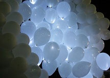 Фейерверк светящихся шаров