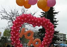 Надписи и фигуры из шаров